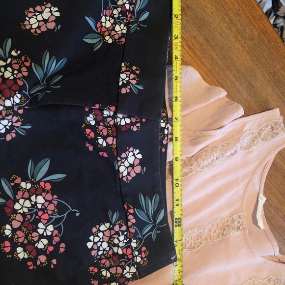 Loft Floral Shorts 🌸💐🌷🌼 - Picture 8 of 8